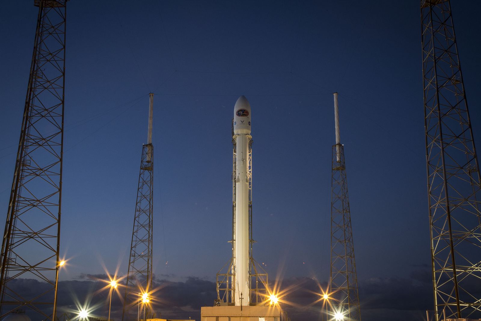 spacex4 Falcon 9 lifted off from SpaceX Launch Complex