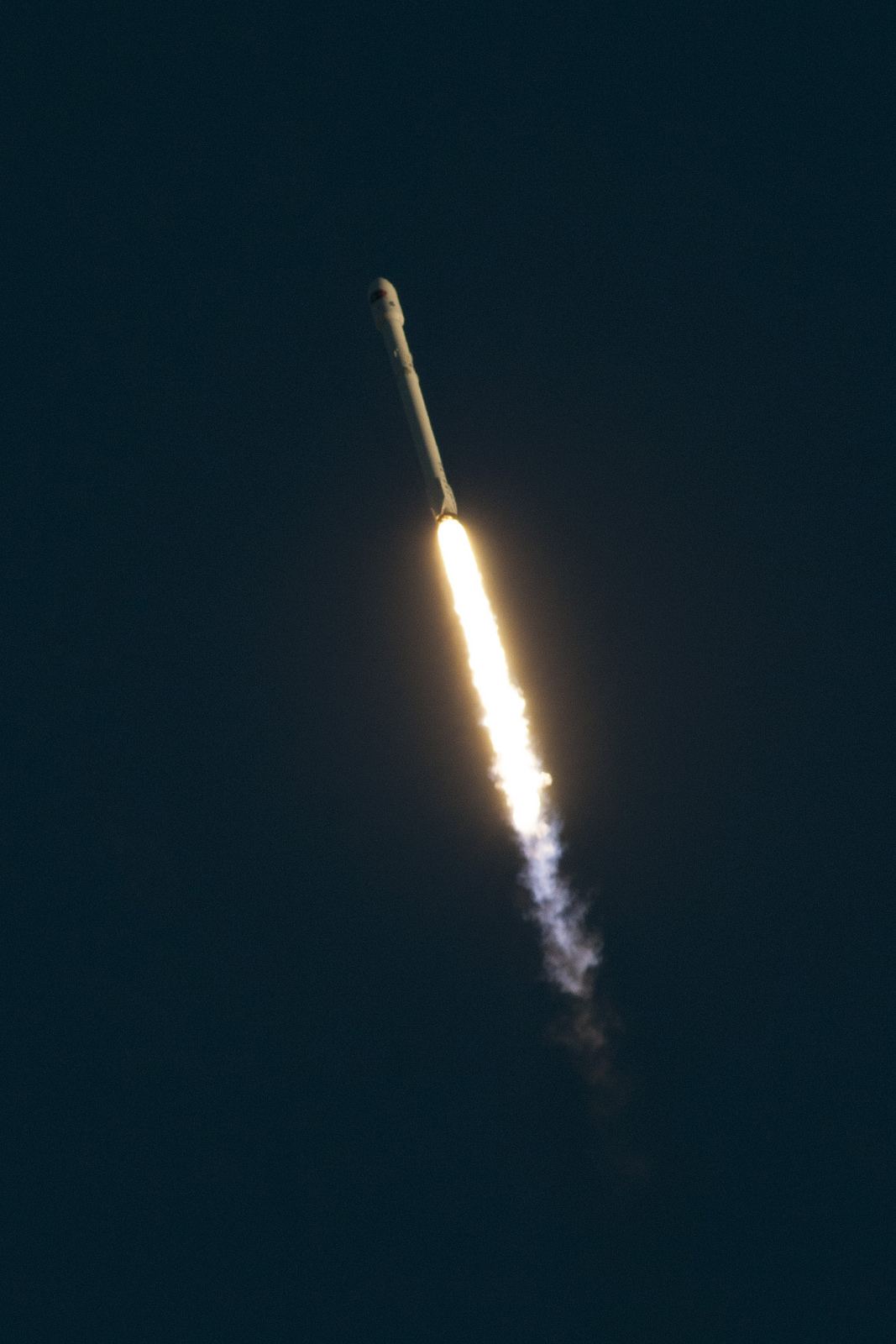 spacex5 Falcon 9 lifted off from SpaceX Launch Complex