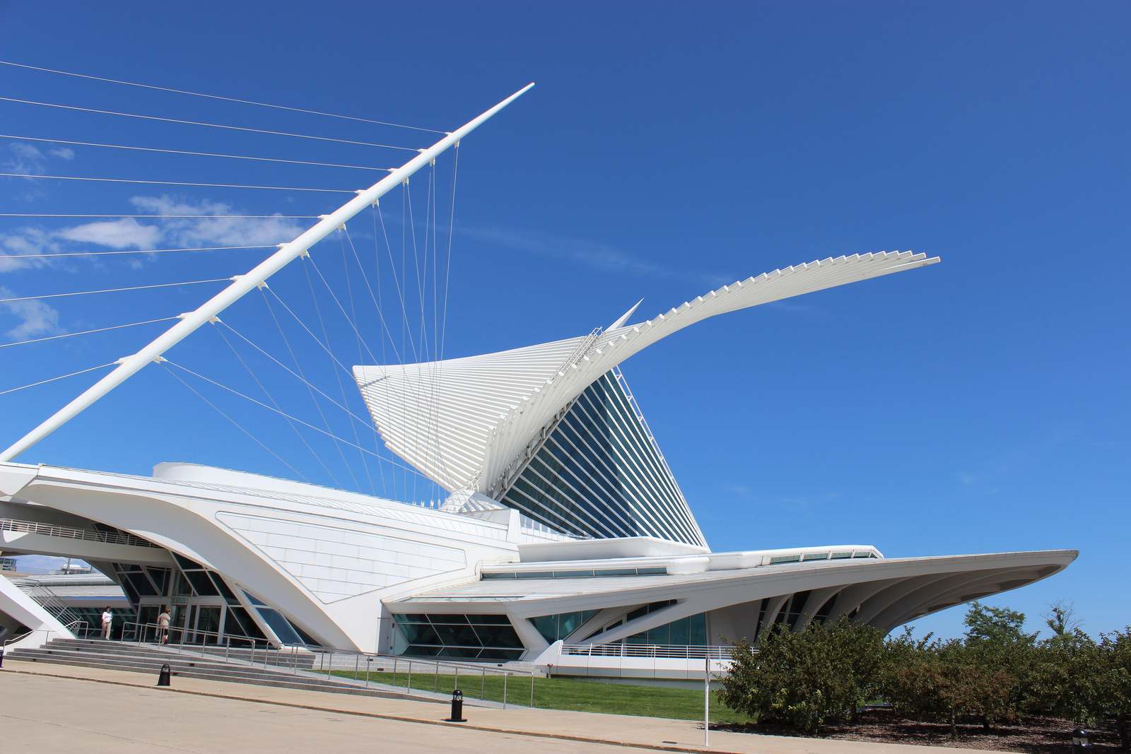 milwaukee art museum Modern Milwaukee Art Museum by Santiago Calatrava