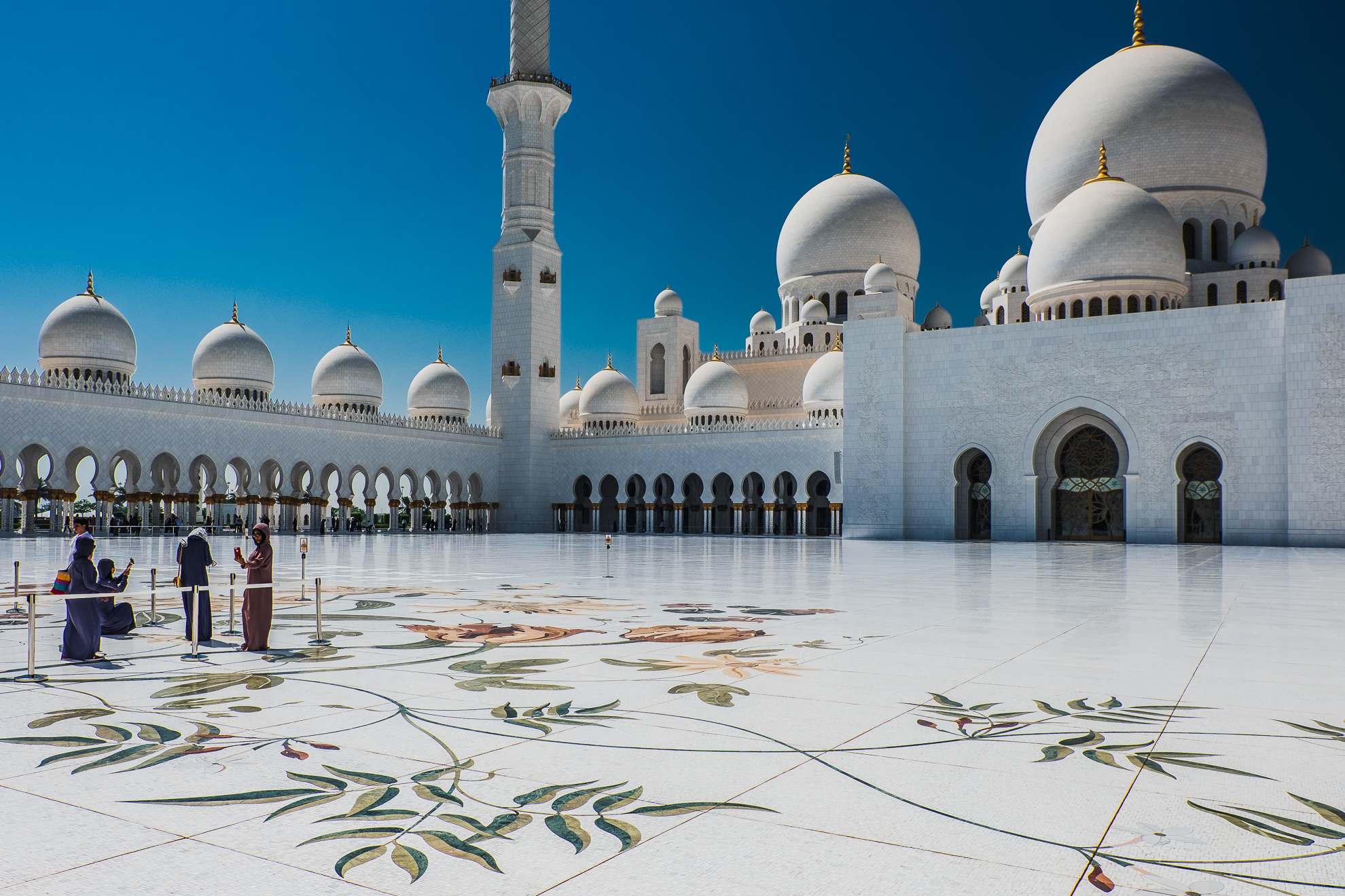 sheikh zayed grand mosque4 Picturesque Sheikh Zayed Grand Mosque in Abu Dhabi