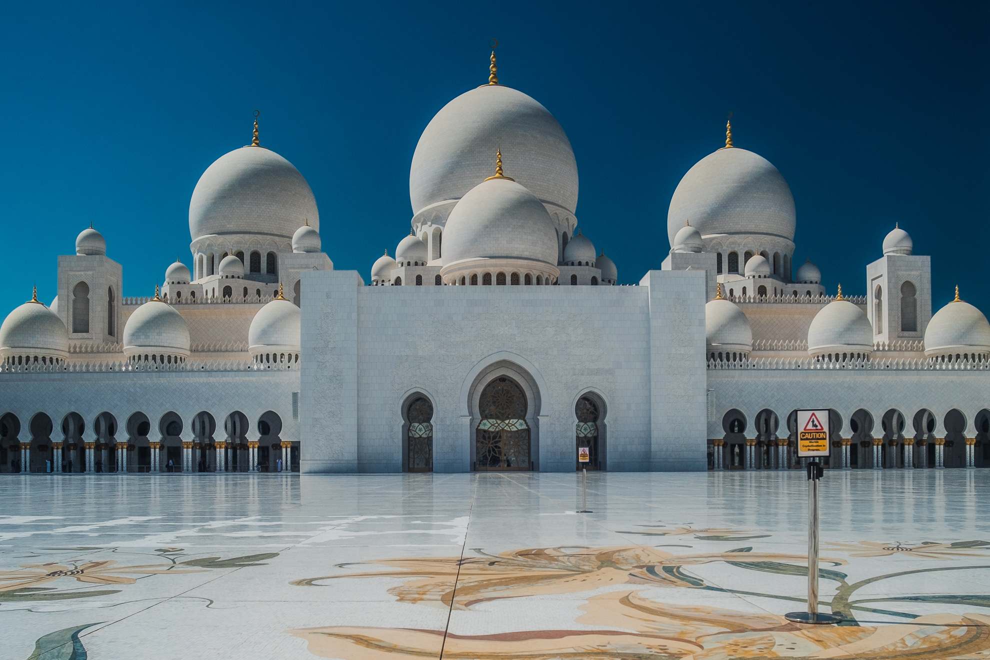 sheikh zayed grand mosque7 Picturesque Sheikh Zayed Grand Mosque in Abu Dhabi