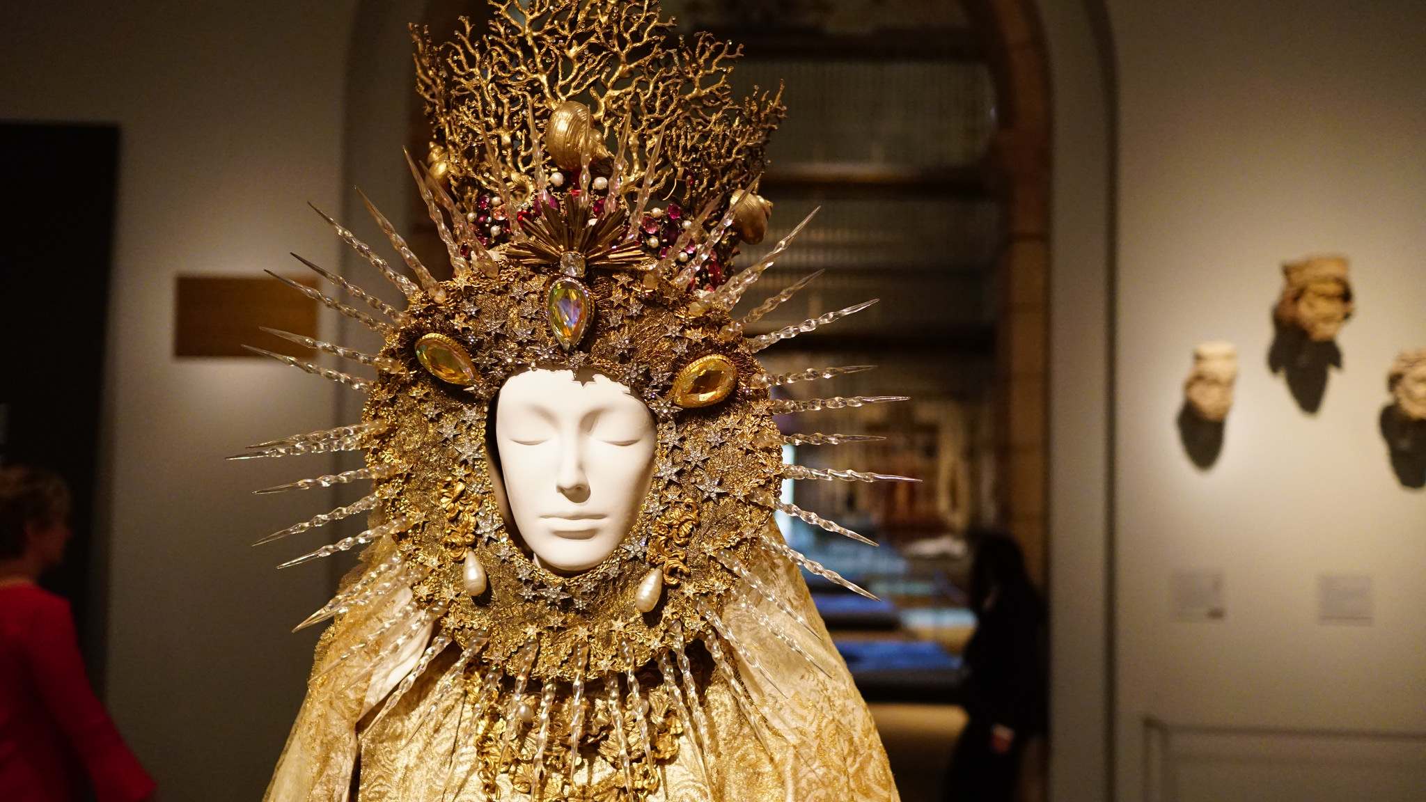 heavenly bodies11 Heavenly Bodies: Fashion and the Catholic Imagination in MET