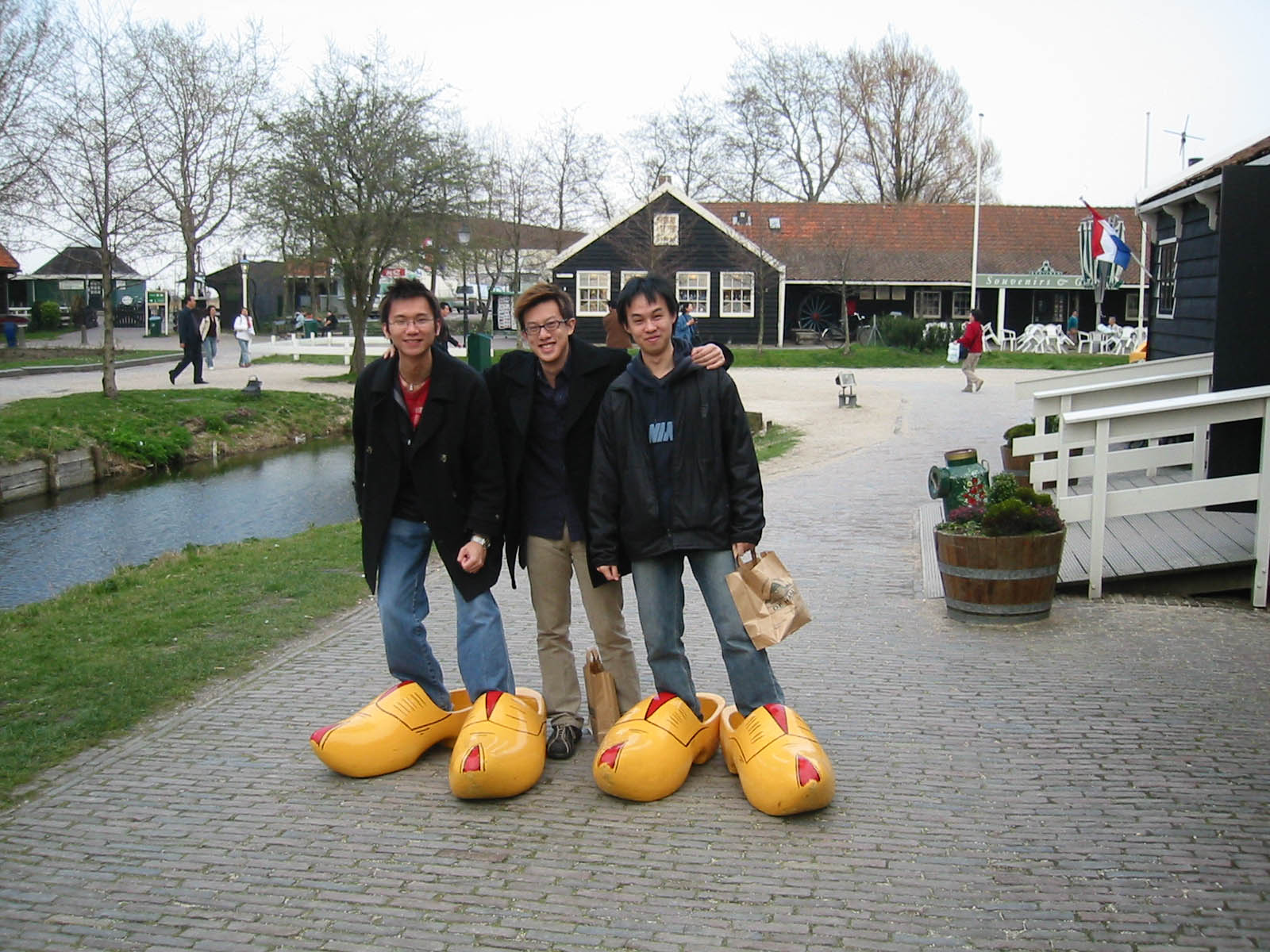 funny clogs traditional holand 10 Funny Clogs the Traditional Holand Footwear