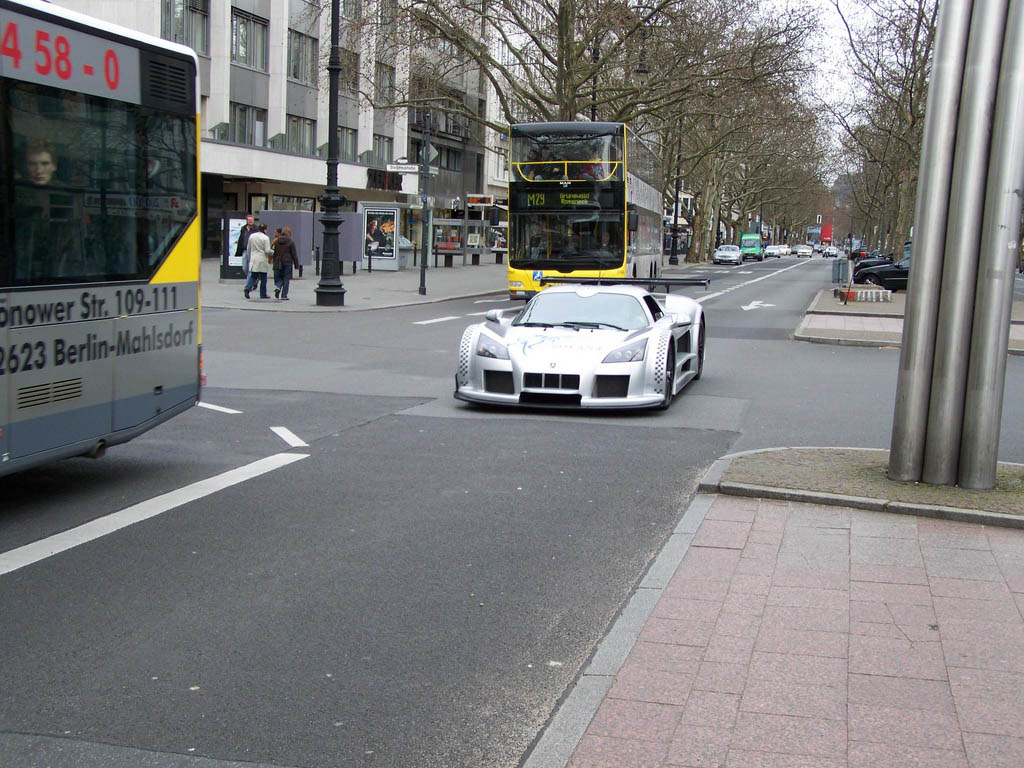 amazing supercars streets berlin9 Amazing Supercars in the Streets of Berlin