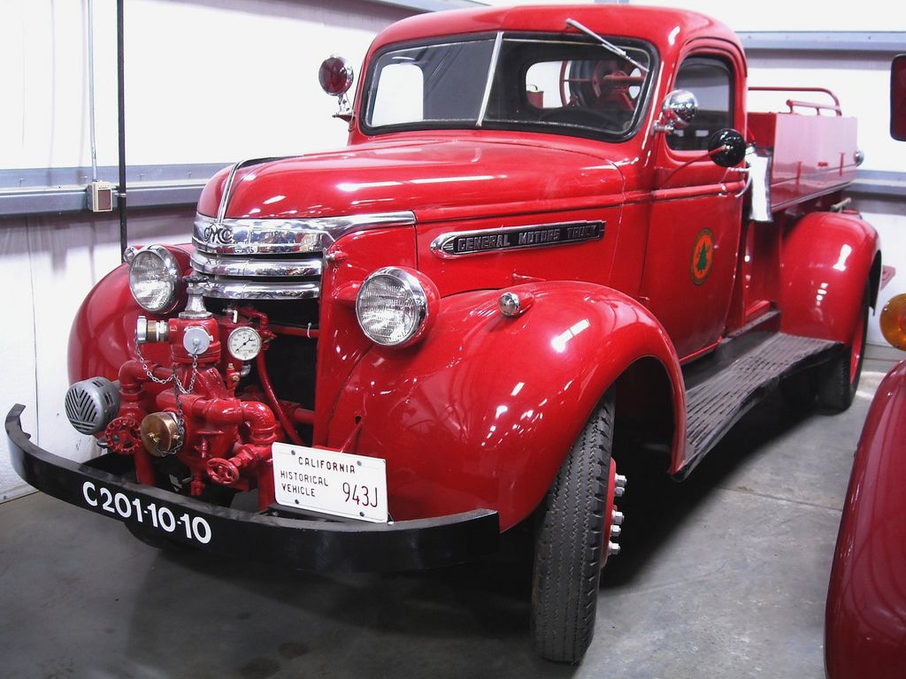 classic trucks15 Classic Trucks in Hays Antique Museum, California