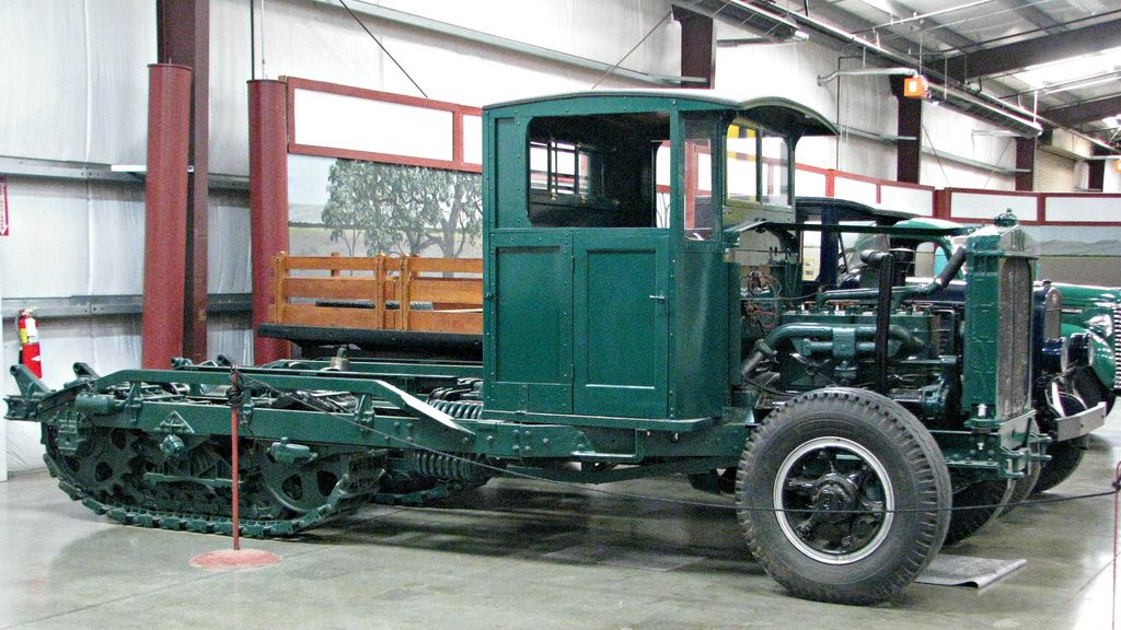 classic trucks2 Classic Trucks in Hays Antique Museum, California