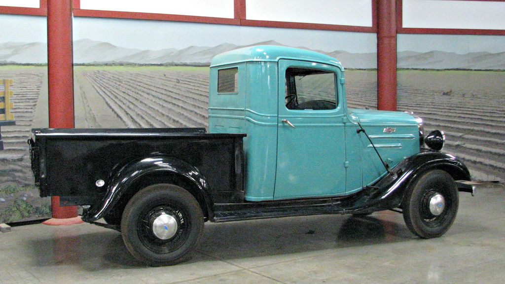 classic trucks6 Classic Trucks in Hays Antique Museum, California