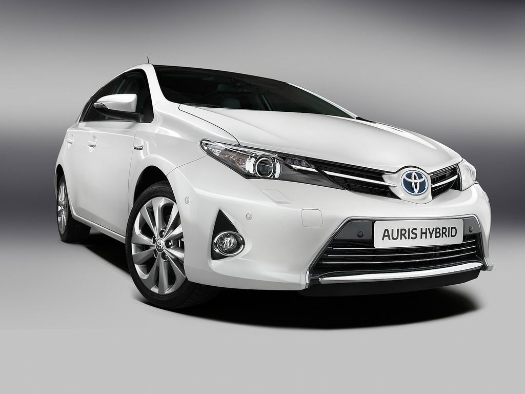 toyota auris New 2013 Toyota Auris Hybrid at Paris Motor Show