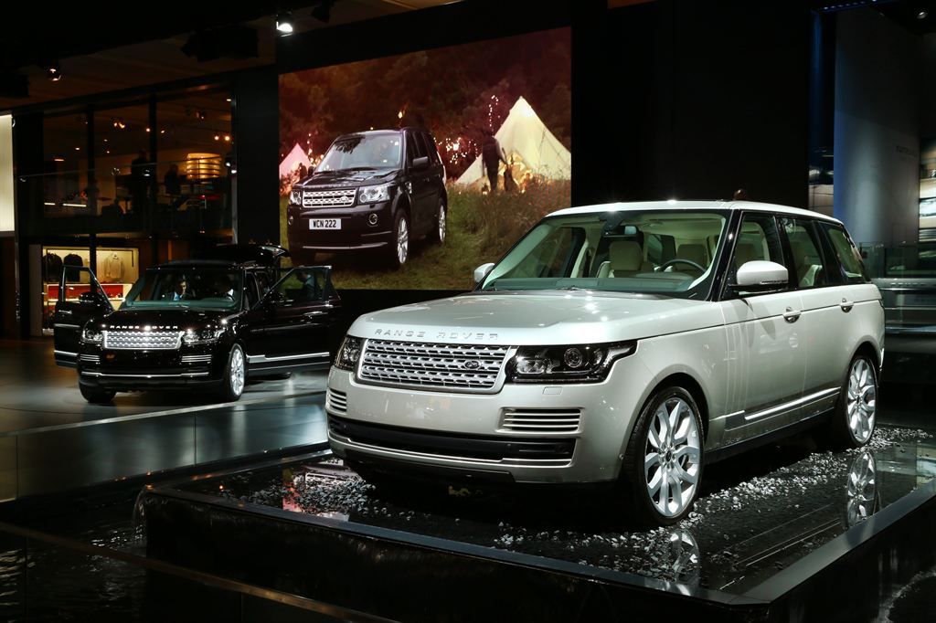 new rangerover New Range Rover Revealed at Paris Motor Show