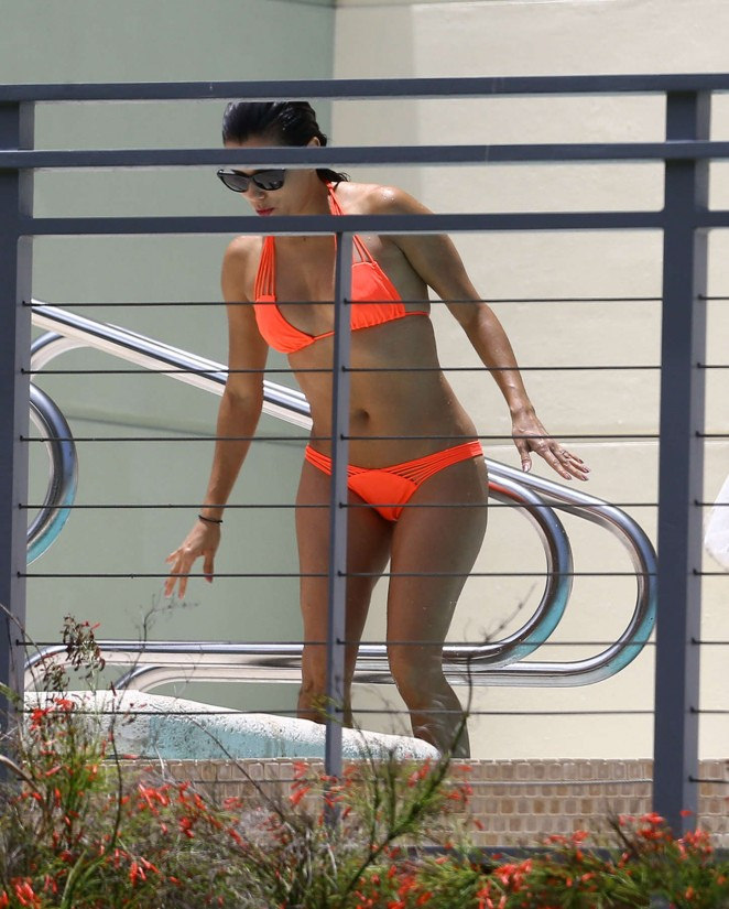 eva longoria bikini5 Eva Longoria in Bikini at Miami