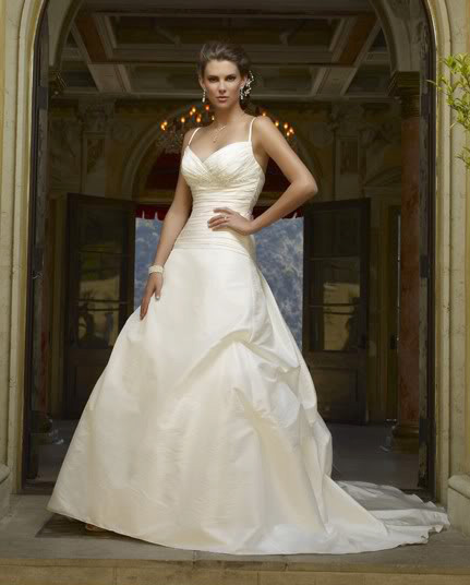 white wedding dress16 Be a Princess in White Wedding Dress