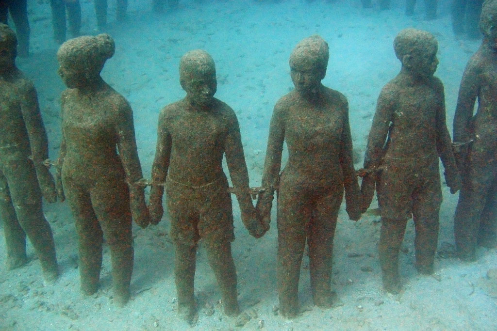 underwater sculpture Amazing Underwater Sculpture Park at Moliniere Bay, Grenada