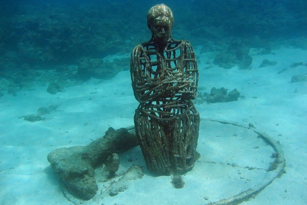 underwater sculpture1 Amazing Underwater Sculpture Park at Moliniere Bay, Grenada