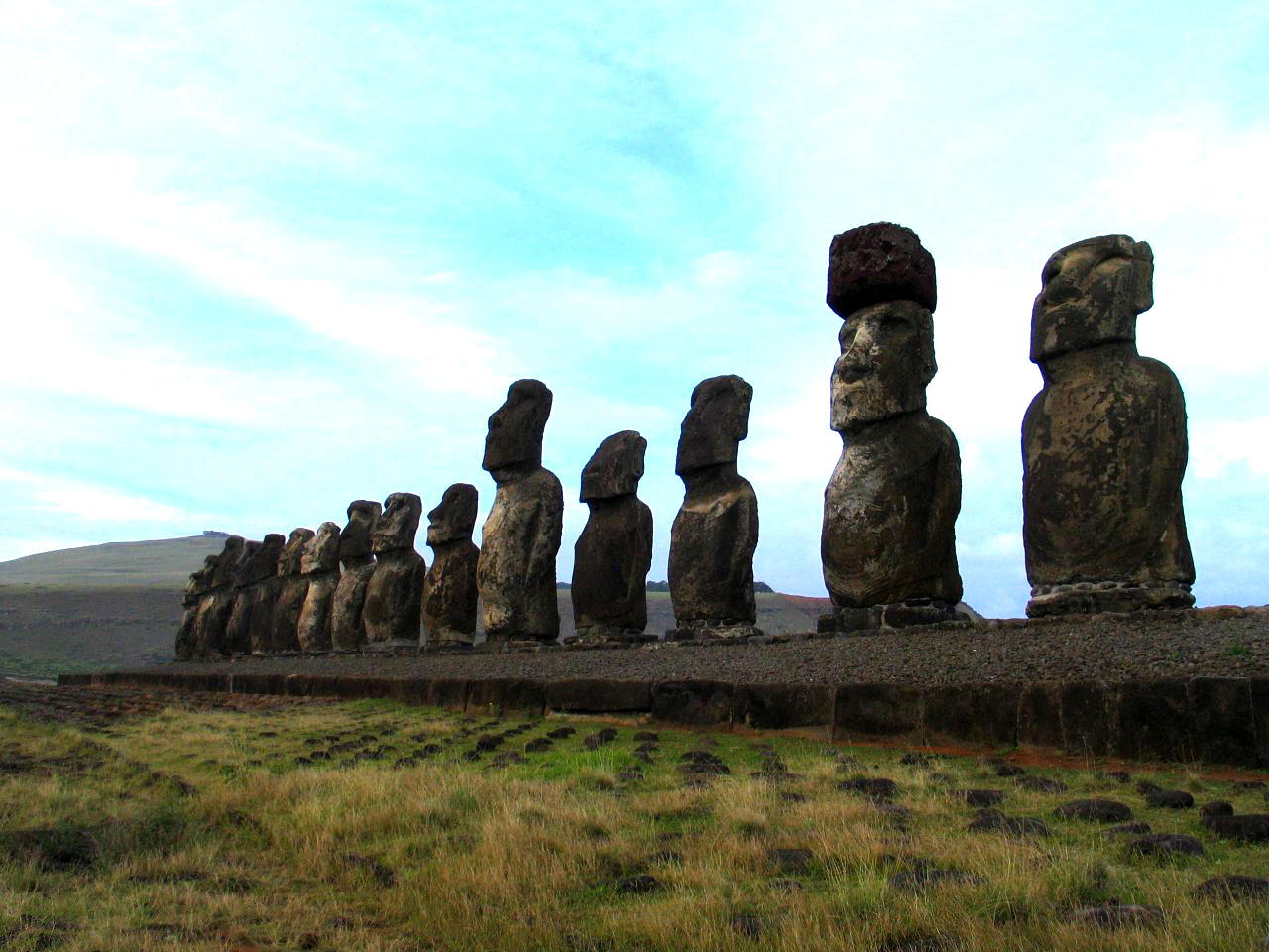 rapa nui1 Gigantic Moai Statues and Heads in Polynesian Easter Island