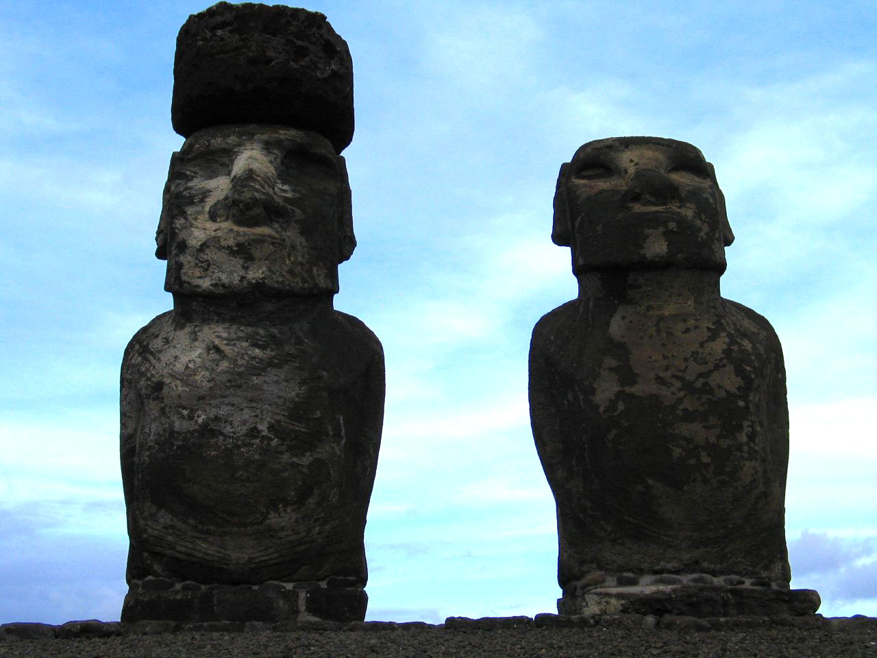 rapa nui11 Gigantic Moai Statues and Heads in Polynesian Easter Island