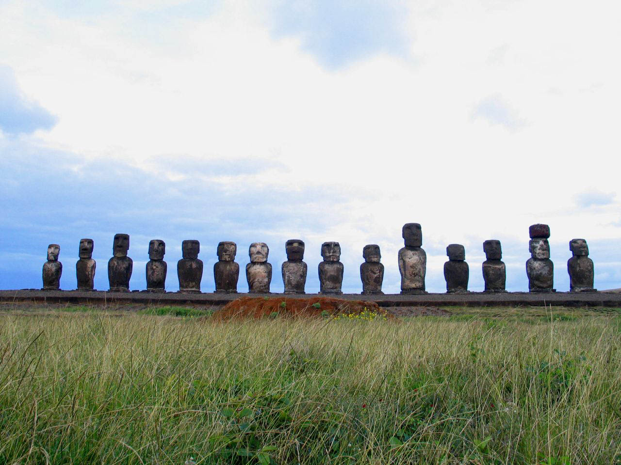 rapa nui12 Gigantic Moai Statues and Heads in Polynesian Easter Island
