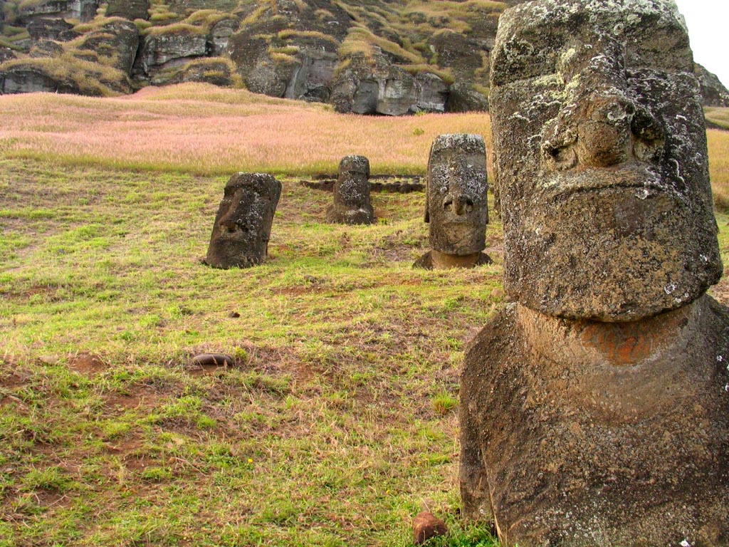 rapa nui5 Gigantic Moai Statues and Heads in Polynesian Easter Island