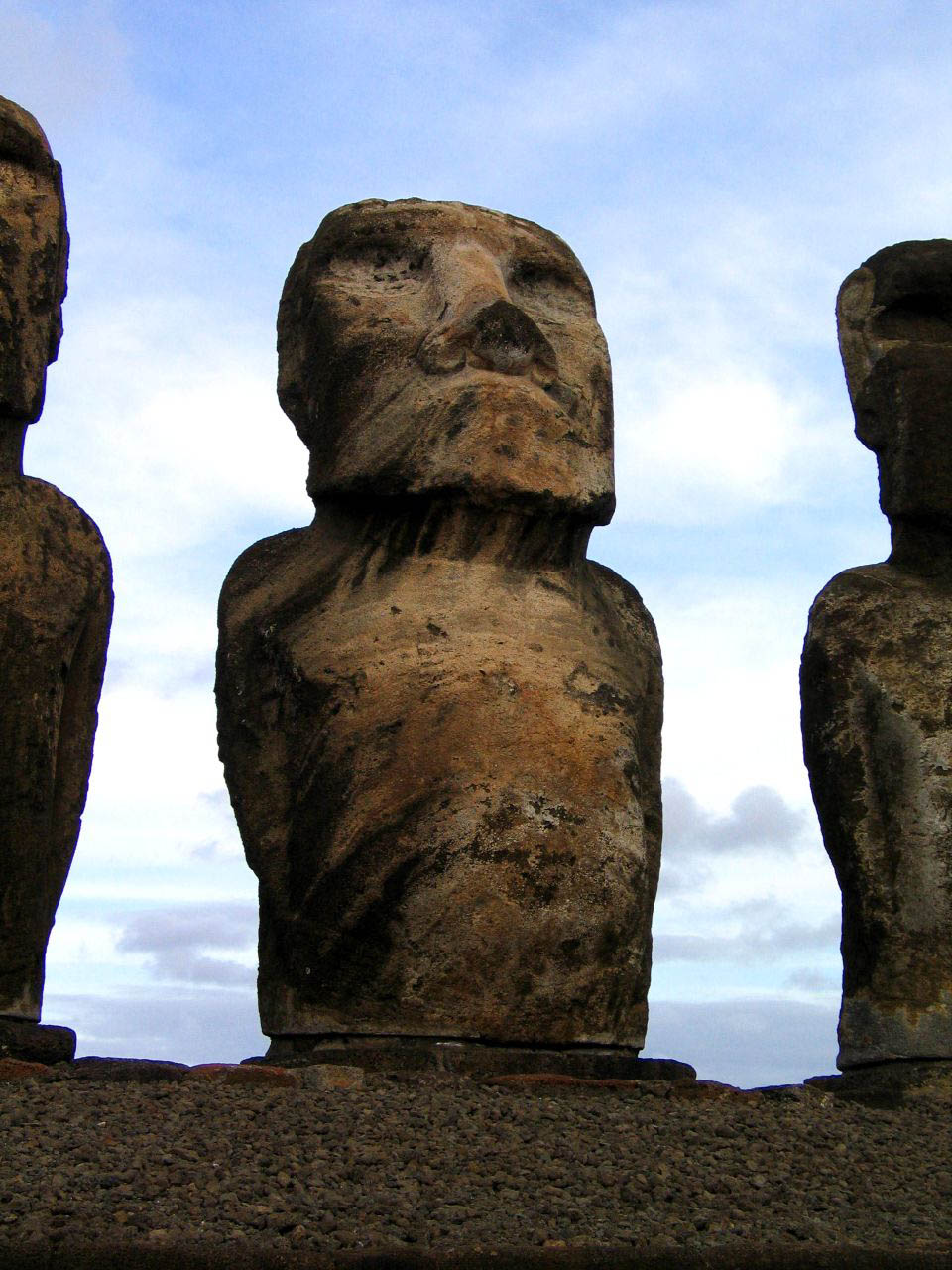 rapa nui9 Gigantic Moai Statues and Heads in Polynesian Easter Island