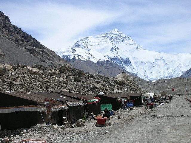 mount everest7 Mount Everest   Highest Mountain and Basecamp in the World