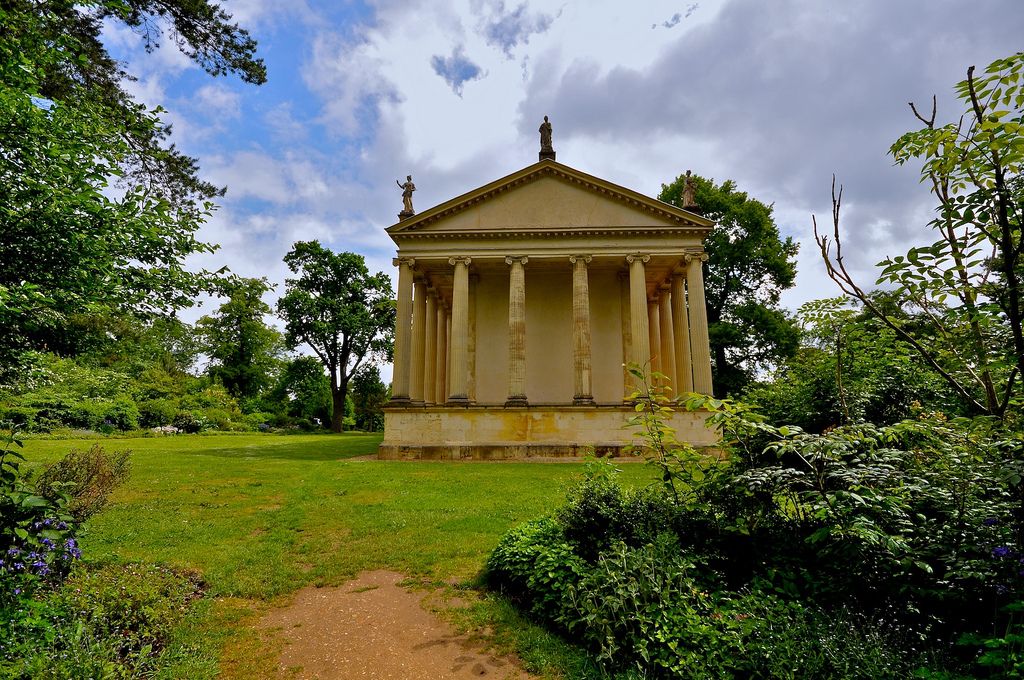 gardens stowe3 The Temple of Concord and Victory at Stowe Park