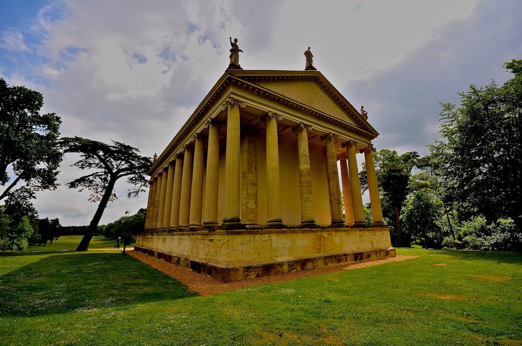 gardens stowe4 The Temple of Concord and Victory at Stowe Park