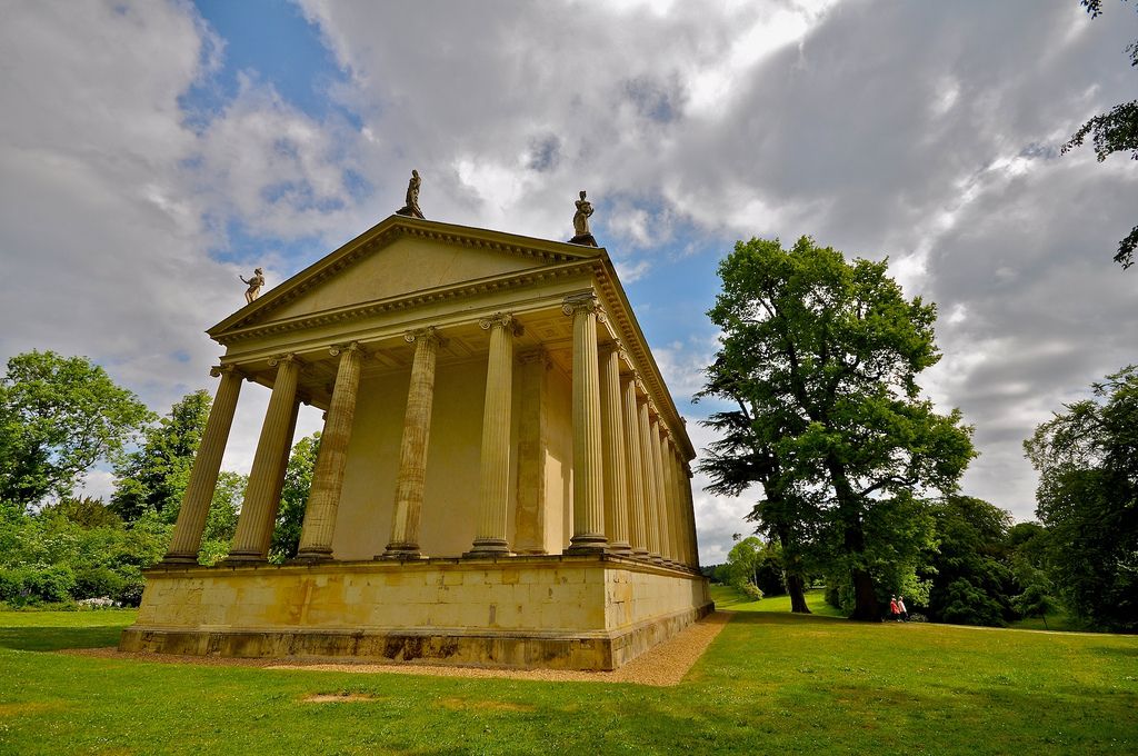 gardens stowe5 The Temple of Concord and Victory at Stowe Park