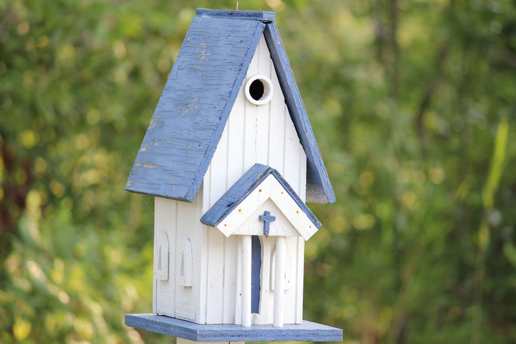 bird house19 Smarten Up Your Garden with Stylish Bird House