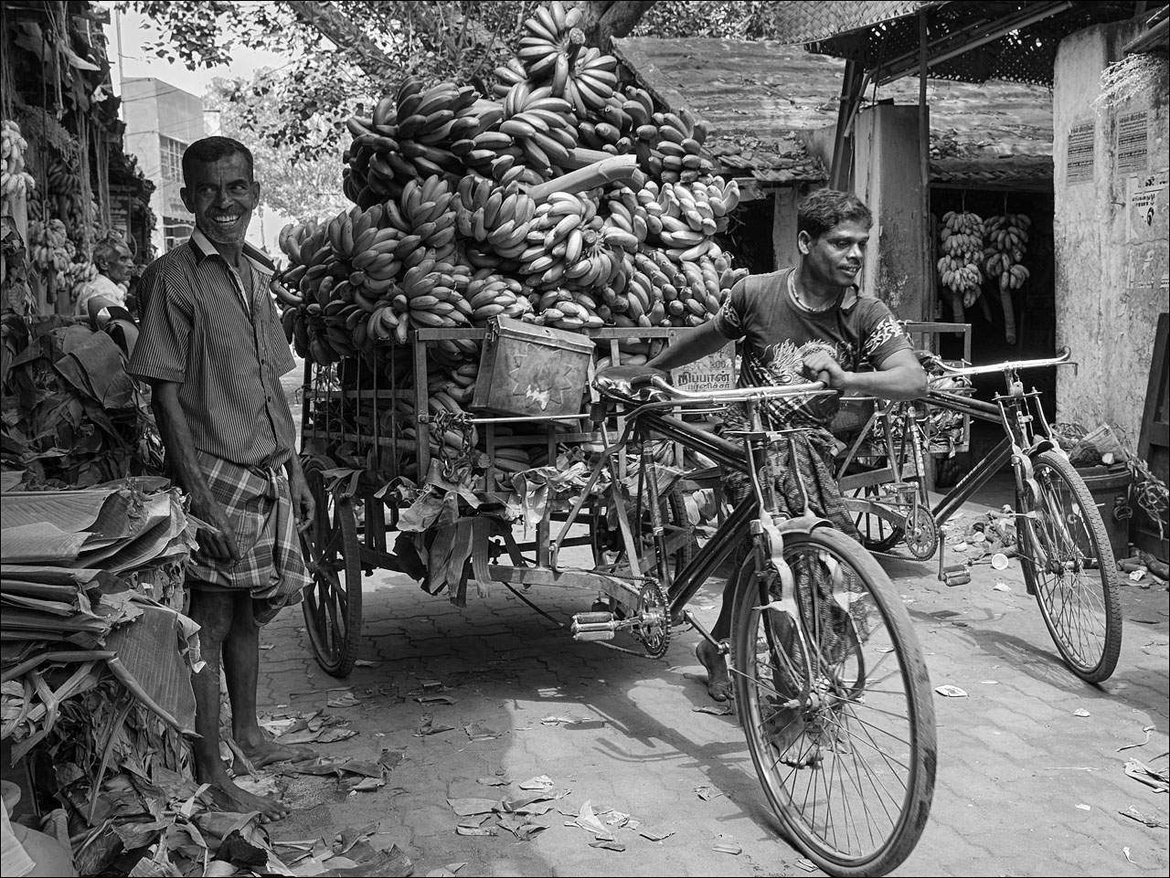 people india7 Daily Life of People in India   Black and White