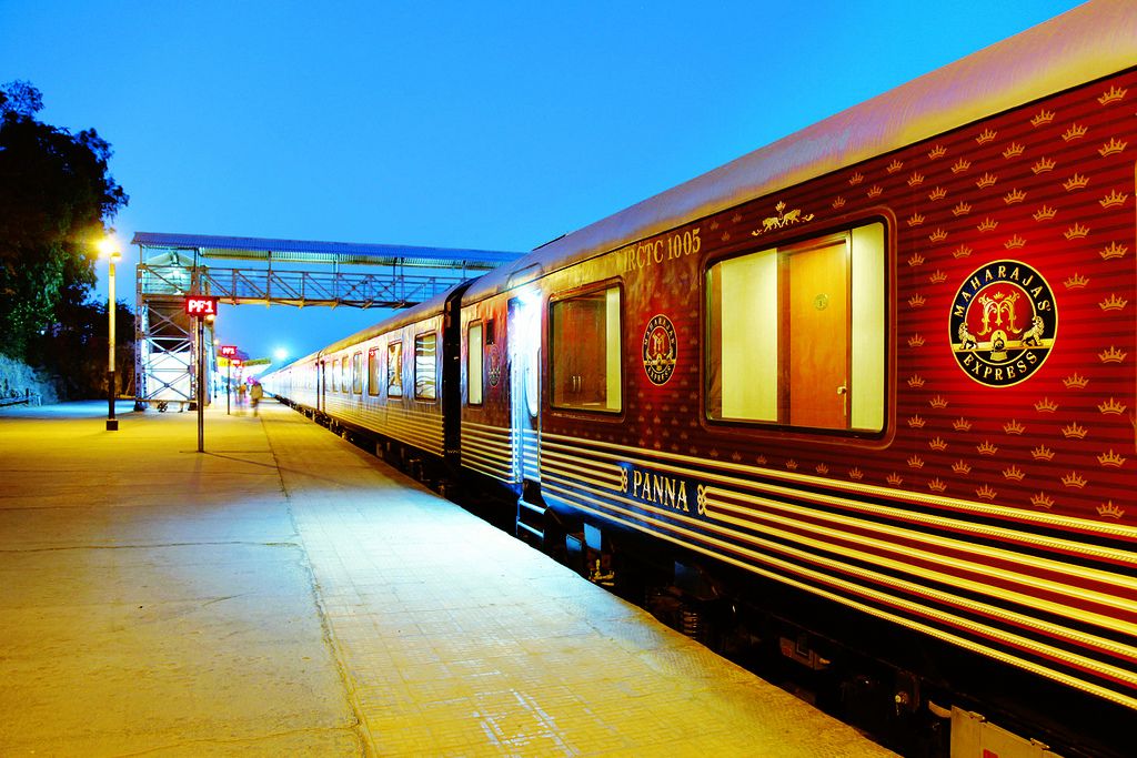 maharaja express11 Maharajas Express   One of the Most Luxurious Trains in World