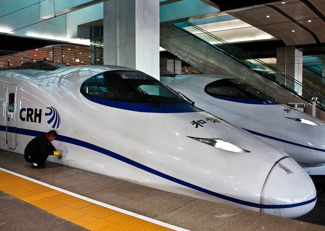 high speed trains1 The Wuhan–Guangzhou High Speed Railway in China ( 350 km/h )