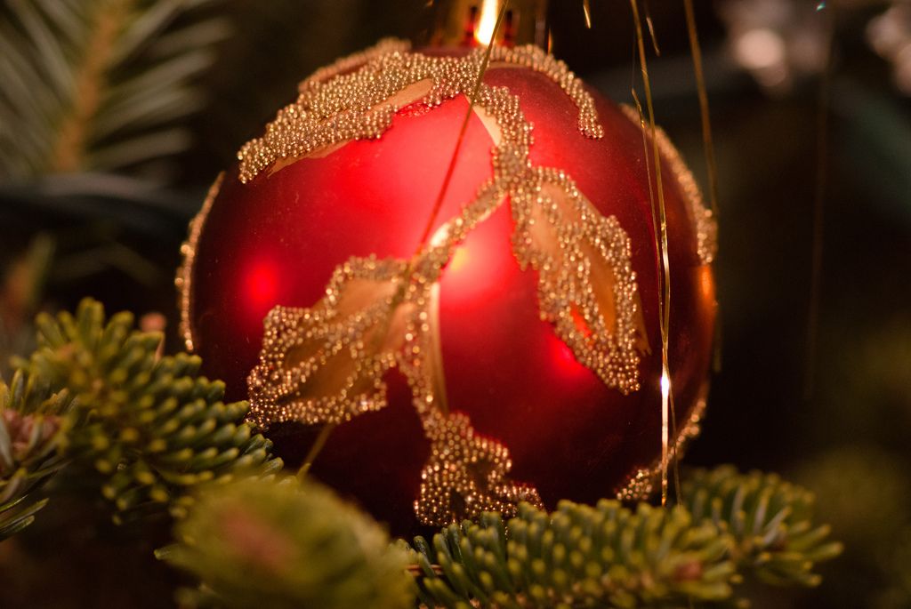 christmas balls9 Christmas Balls Decorate Christmas Tree
