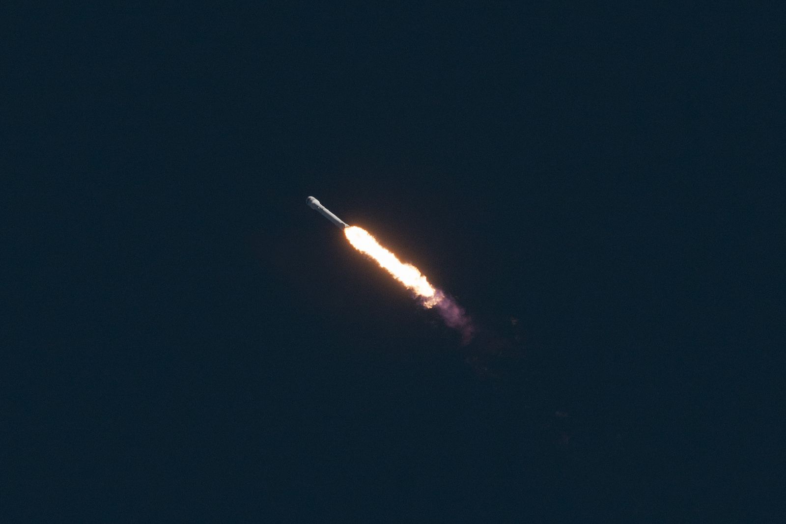 spacex6 Falcon 9 lifted off from SpaceX Launch Complex