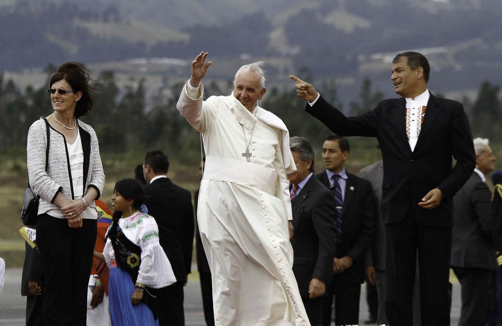 pope francis3 Pope Francis leaving Ecuador