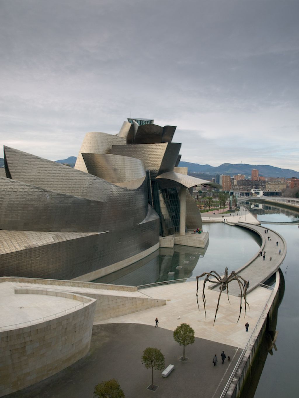 guggenheim museum5 Amazing Building of Guggenheim Museum in Bilbao