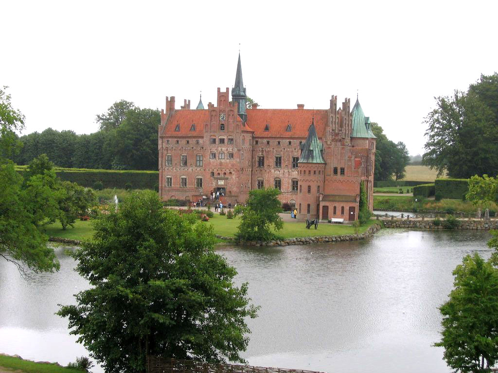 egeskov10 Egeskov Renaissance Water Castle in Denmark
