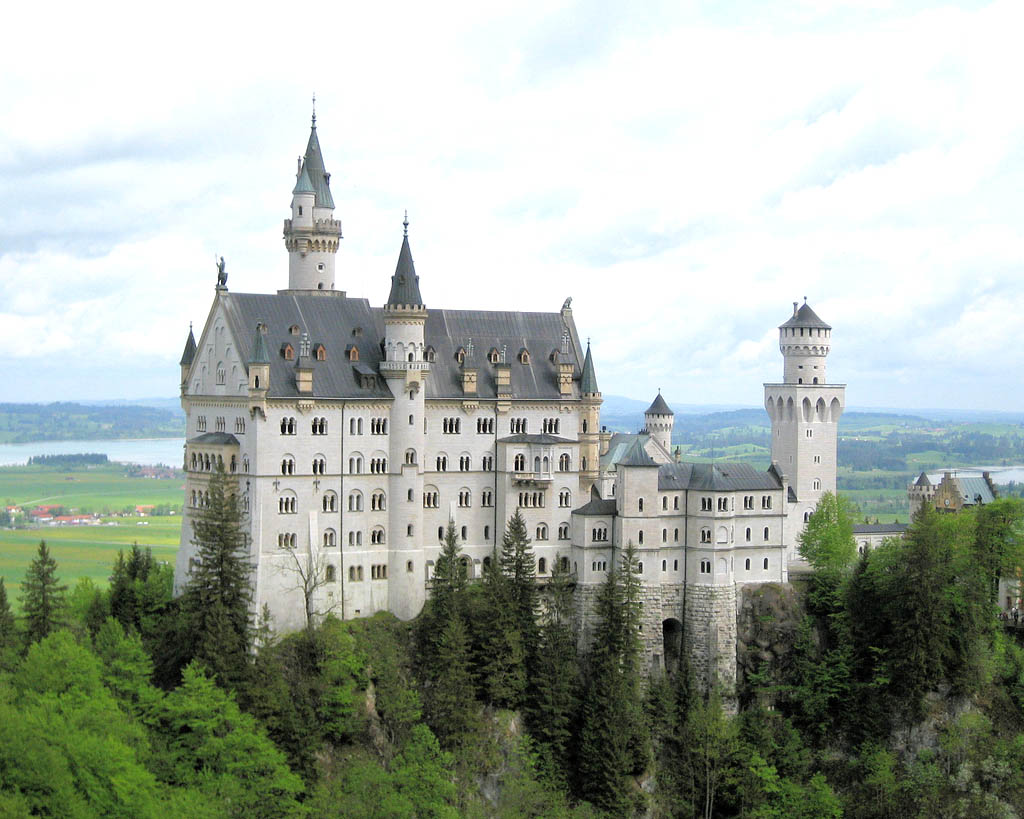 neuschwanstein castle Fairy Tale Castle Neuschwanstein in Bavaria