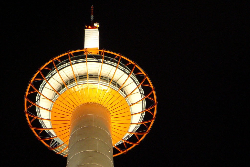 kyoto tower9 Kyoto Tower by Night