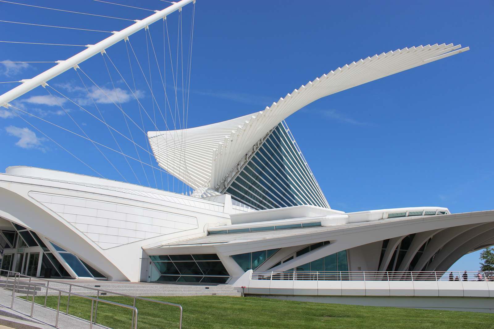 milwaukee art museum5 Modern Milwaukee Art Museum by Santiago Calatrava
