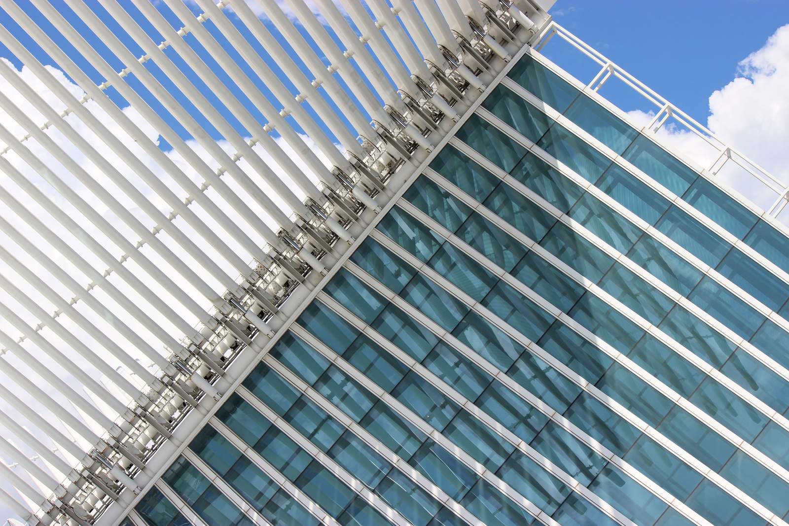 milwaukee art museum9 Modern Milwaukee Art Museum by Santiago Calatrava