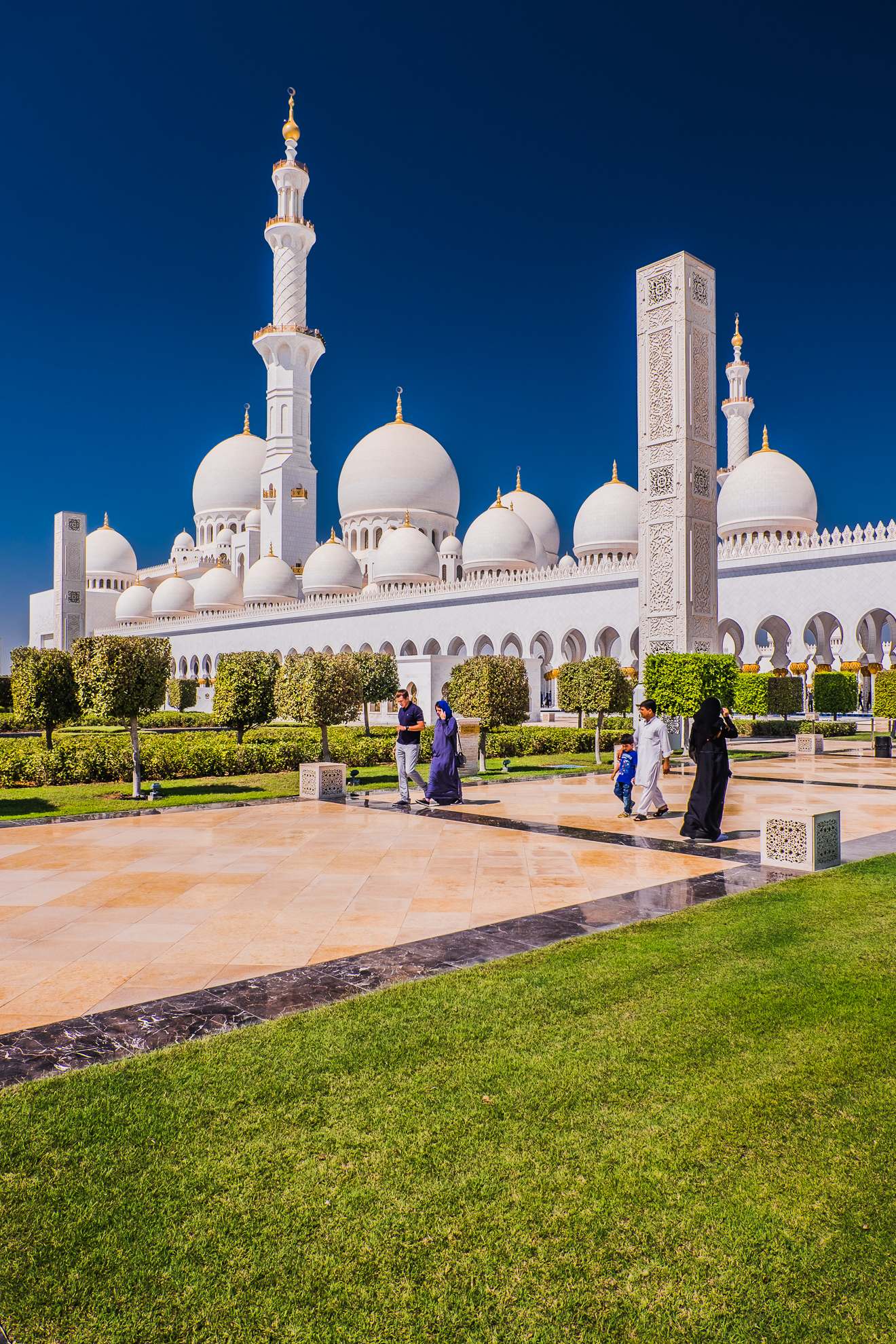 sheikh zayed grand mosque Picturesque Sheikh Zayed Grand Mosque in Abu Dhabi