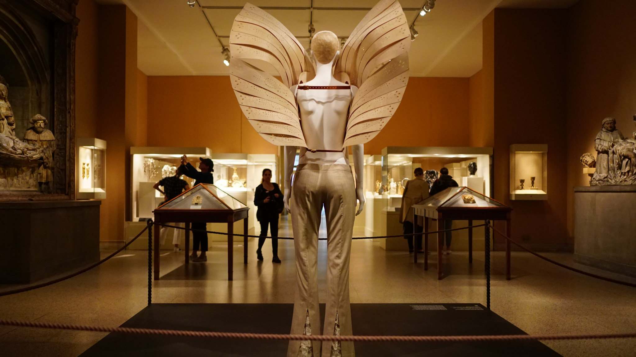 heavenly bodies14 Heavenly Bodies: Fashion and the Catholic Imagination in MET