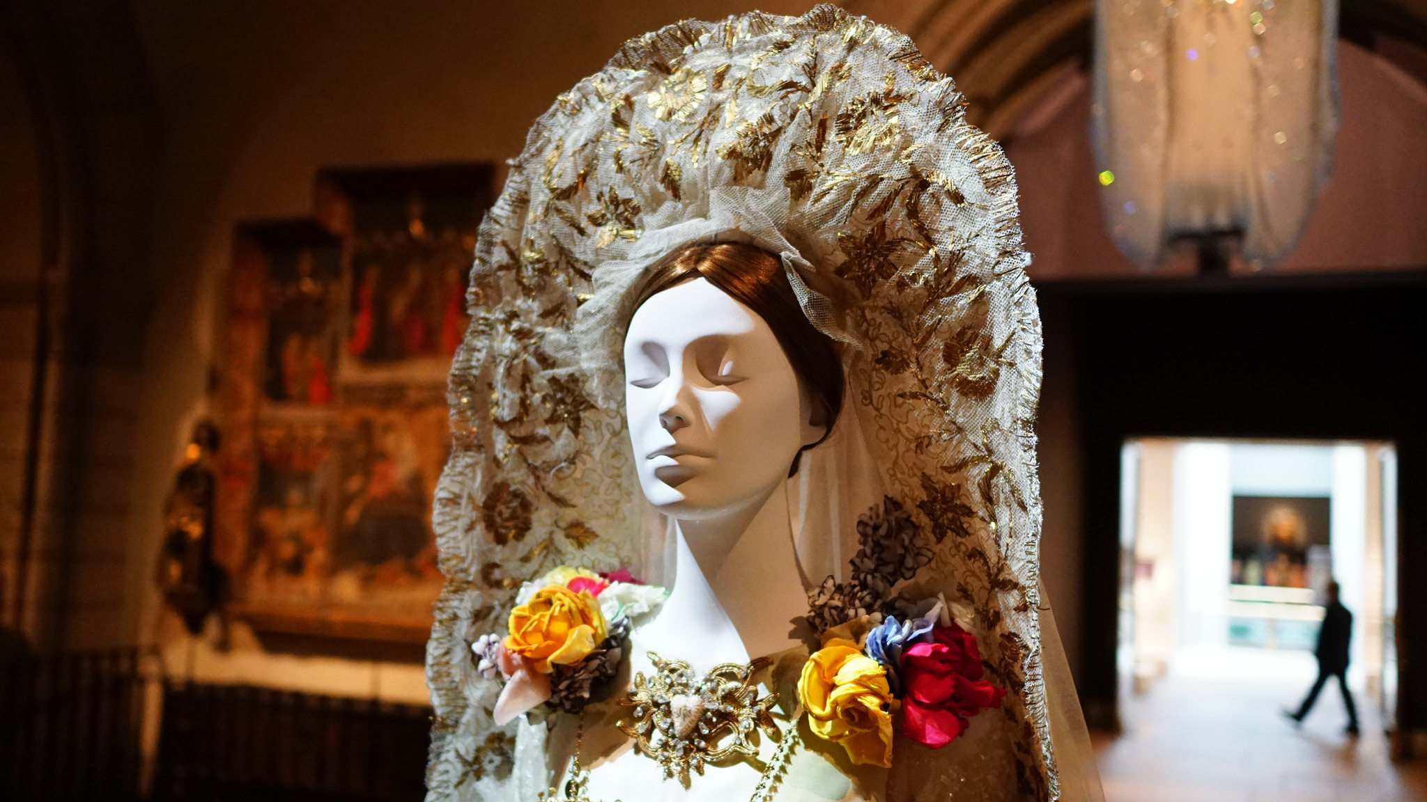 heavenly bodies3 Heavenly Bodies: Fashion and the Catholic Imagination in MET