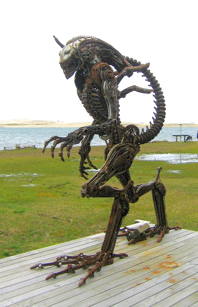 metal sculpture3 Sci fi Lifesize Metal Sculptures at Sea Front of Mangawhai