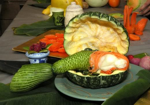 fruit carving10 Unbelievable Fruit and Vegetable Carving