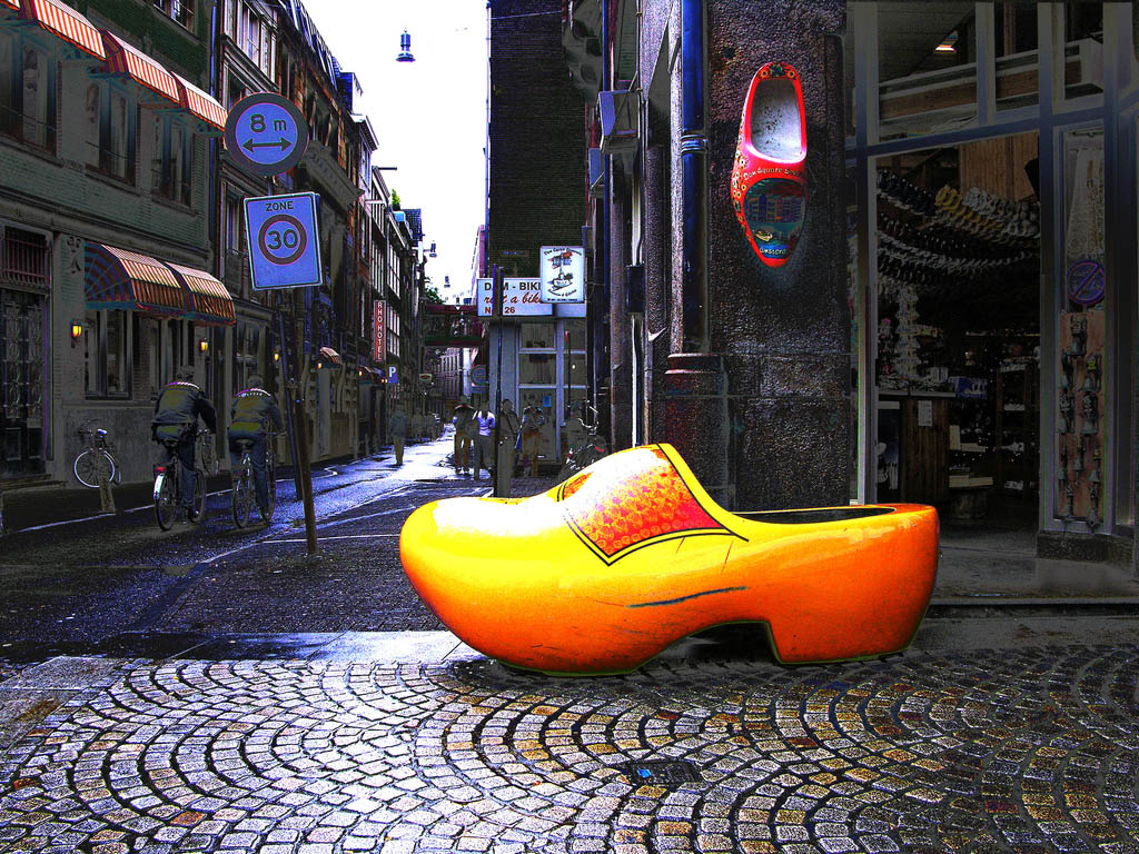 funny clogs traditional holand 4 Funny Clogs the Traditional Holand Footwear