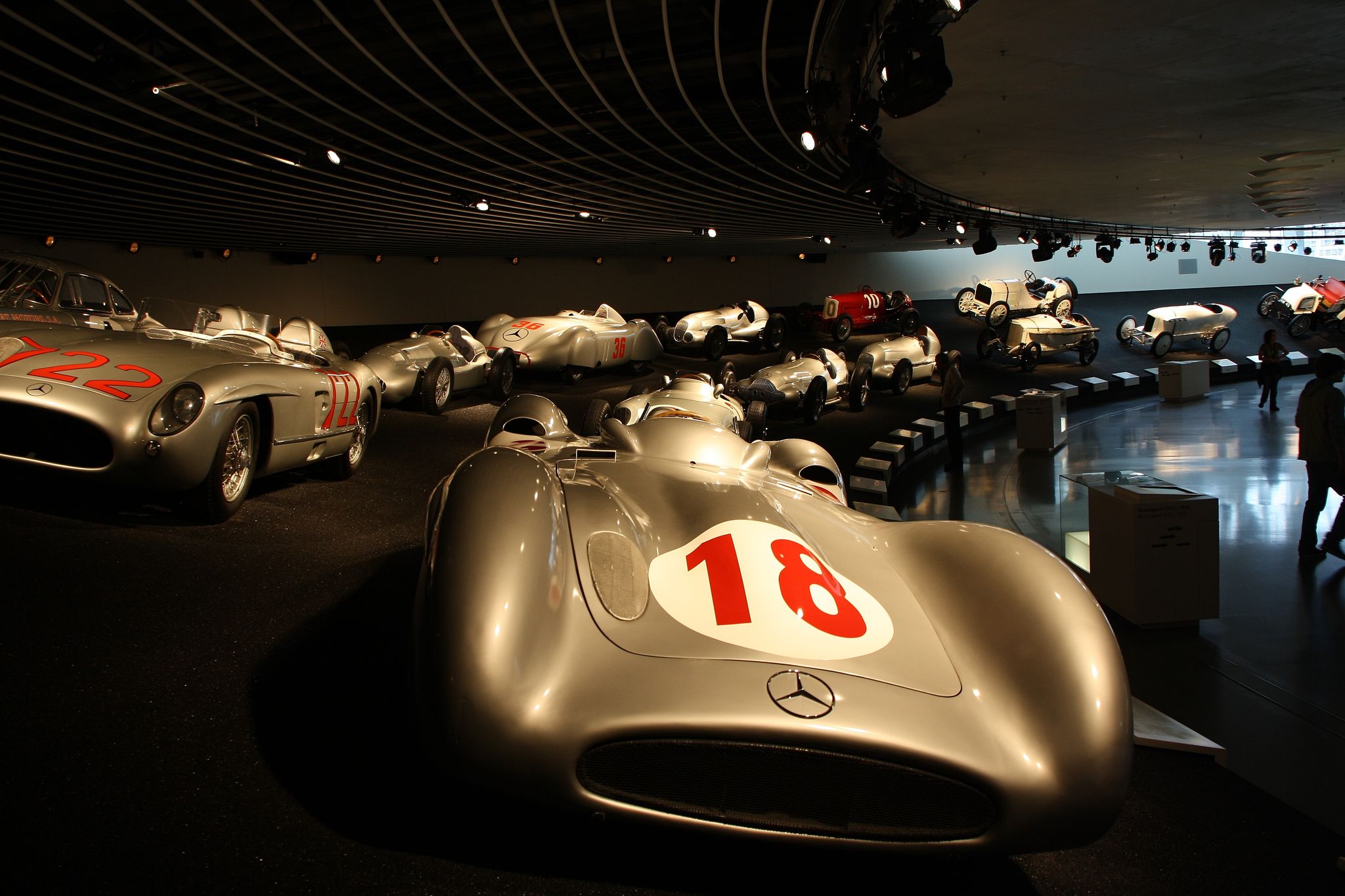 mercedes benz museum2 Mercedes Benz Museum in Stuttgart, Germany