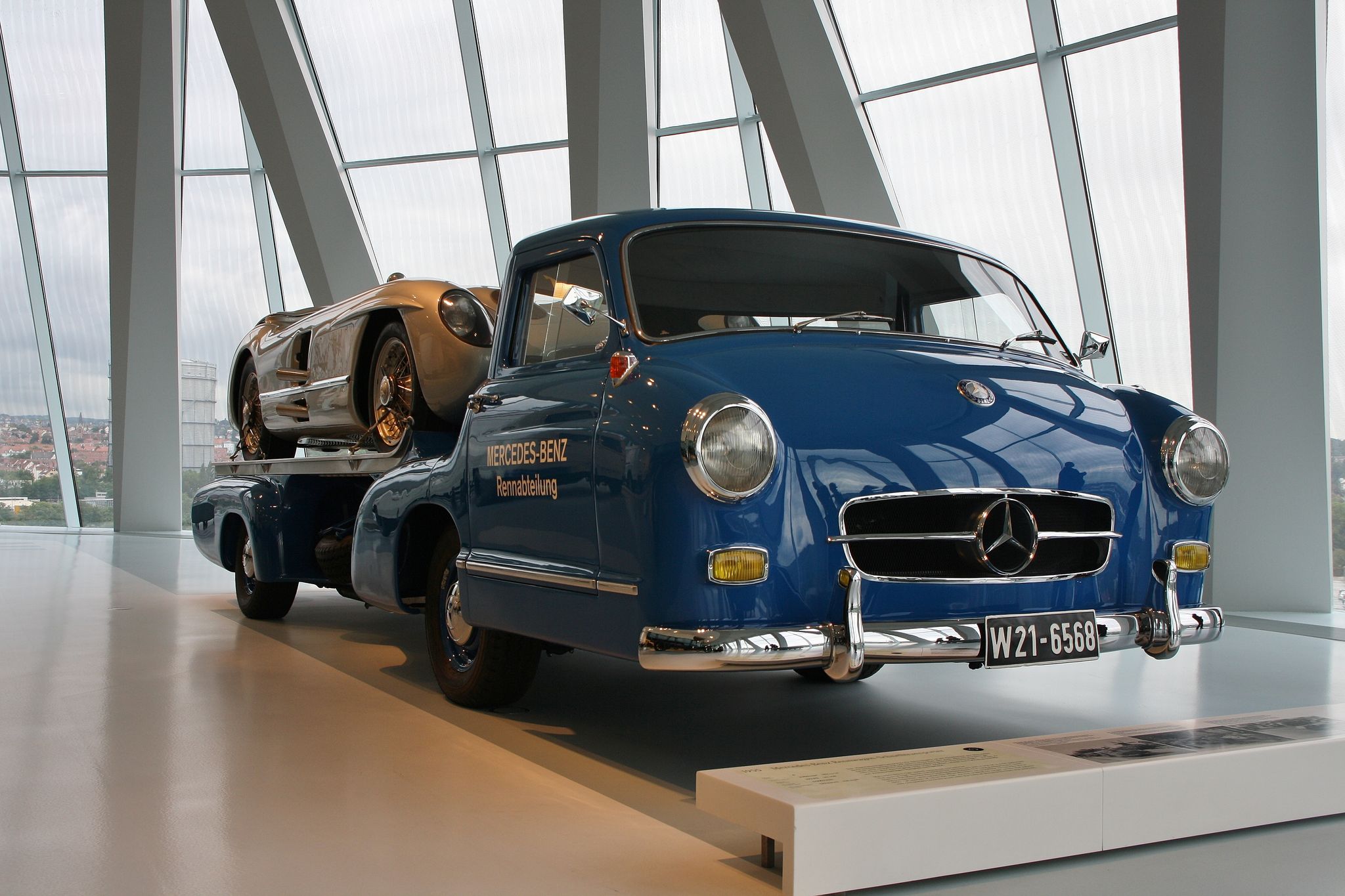 mercedes benz museum3 Mercedes Benz Museum in Stuttgart, Germany