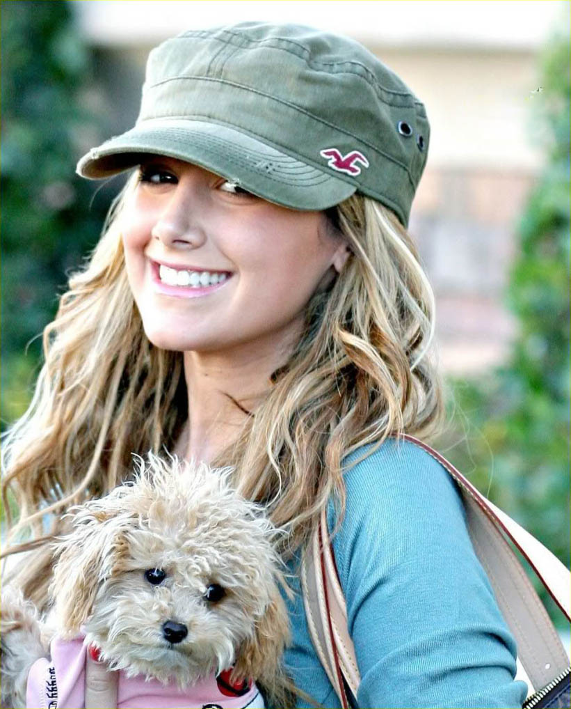 celebrity dog3 Female Celebrities and Their Dogs