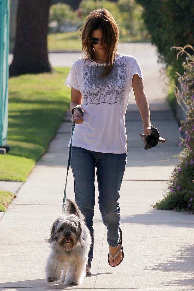 celebrity dog6 Female Celebrities and Their Dogs