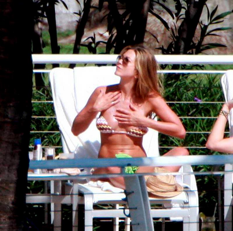 jennifer aniston bikini10 Hot Jennifer Aniston in Bikini